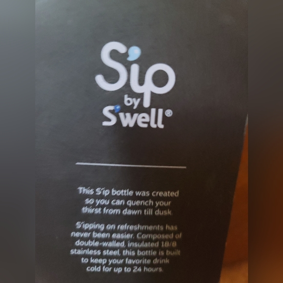 NIB. Sip by swell drinking bottle. Red with dog print. - Picture 3 of 3